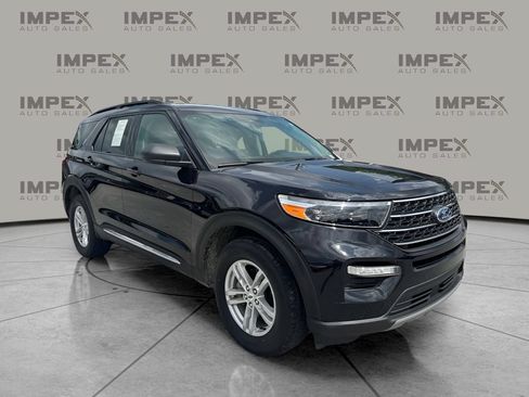 Used 2023 Ford Explorer XLT w/ Equipment Group 202A AWD/4WD image 7