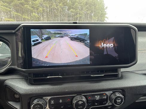 Used 2025 Jeep Wrangler Willys image 34