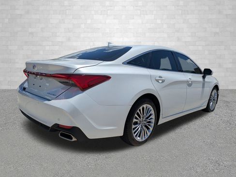 Used 2019 Toyota Avalon Limited w/ Advanced Safety Package FWD image 2