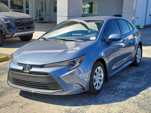 Used 2025 Toyota Corolla LE image 3