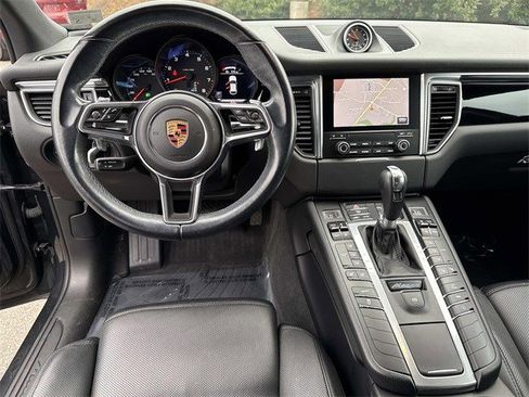Used 2017 Porsche Macan image 18