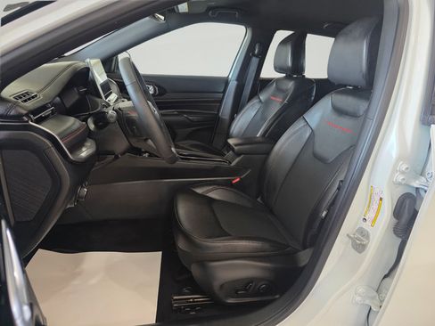 Used 2026 Jeep Compass Trailhawk AWD/4WD image 12