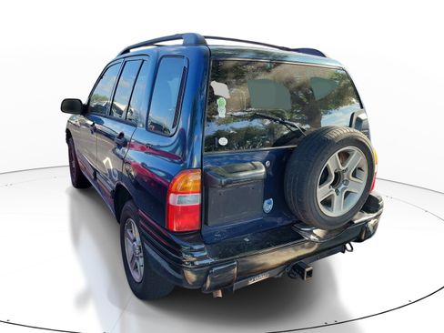 Used 2003 Chevrolet Tracker 2WD w/ Preferred Equipment Group image 4