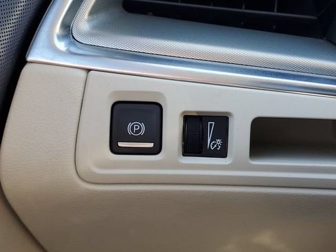 Certified 2024 Cadillac XT5 Premium Luxury AWD/4WD image 8