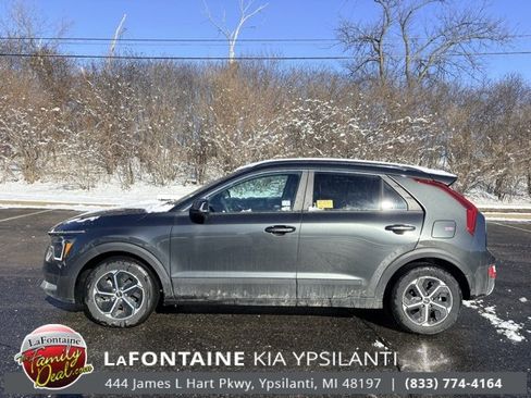 Certified 2024 Kia Niro EX image 2