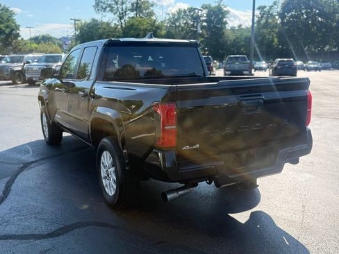 Certified 2024 Toyota Tacoma SR5 AWD/4WD image 5