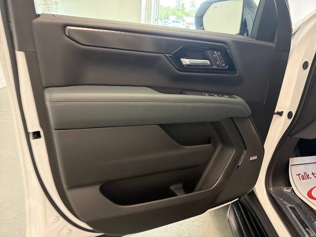 New 2026 GMC Yukon AT4 AWD/4WD image 13