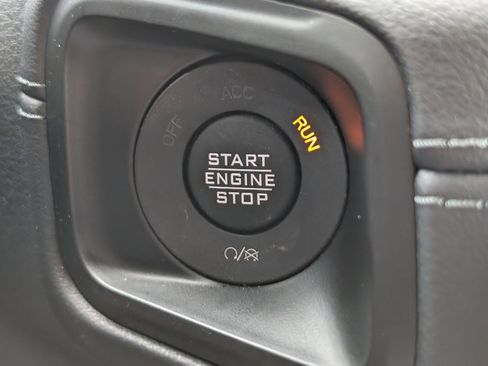 Used 2024 Jeep Gladiator Rubicon AWD/4WD image 28