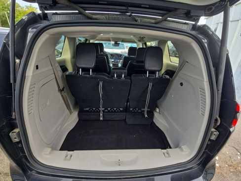 Used 2023 Chrysler Pacifica Touring-L FWD image 16