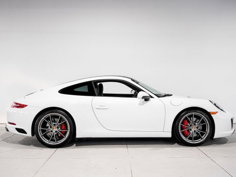 Used 2019 Porsche 911 Carrera S image 2