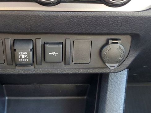 Used 2022 Toyota Tacoma SR5 image 33