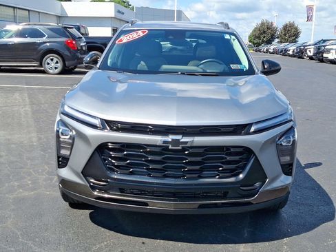 Used 2024 Chevrolet Trax ACTIV w/ Sunroof Package FWD image 2