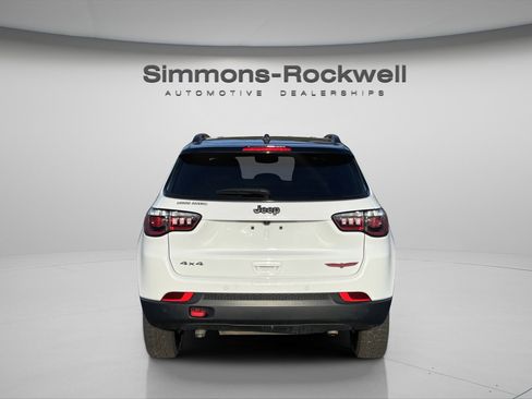 Used 2025 Jeep Compass Trailhawk AWD/4WD image 6