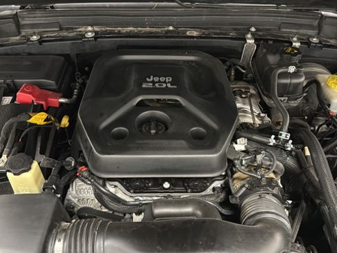 Used 2021 Jeep Wrangler Unlimited Rubicon AWD/4WD image 26