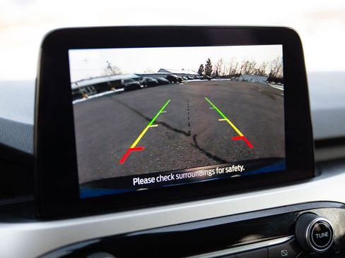 Used 2020 Ford Escape SE image 18