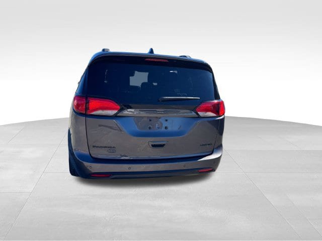 Used 2020 Chrysler Pacifica Limited FWD image 26