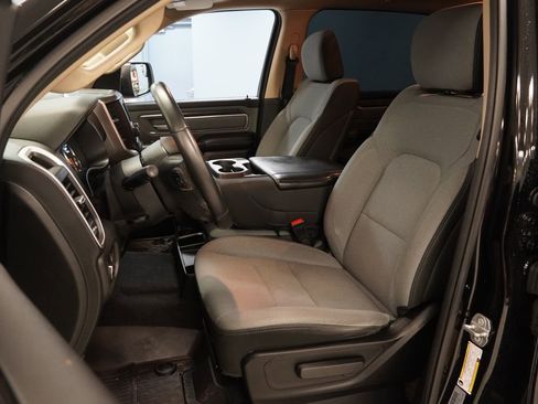 Used 2019 RAM 1500 Big Horn AWD/4WD image 3