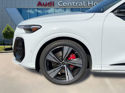 New 2025 Audi SQ5 Premium Plus image 12