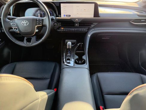 Used 2025 Toyota Crown Limited AWD (Natl) image 11