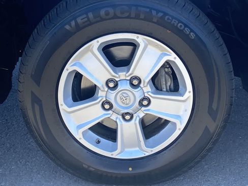 Used 2021 Toyota Tundra SR5 w/ SR5 Upgrade Package AWD/4WD image 10