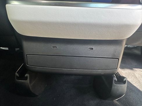 Used 2022 Tesla Model X image 61