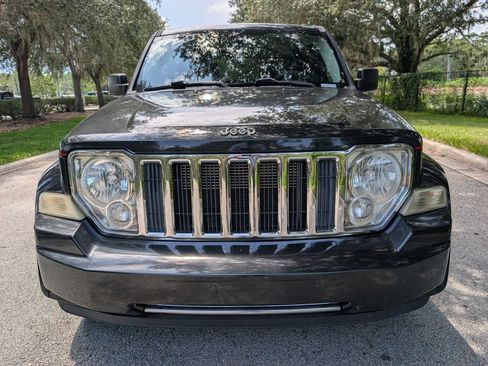 Used 2010 Jeep Liberty Limited w/ Tire & Wheel Group AWD/4WD image 2
