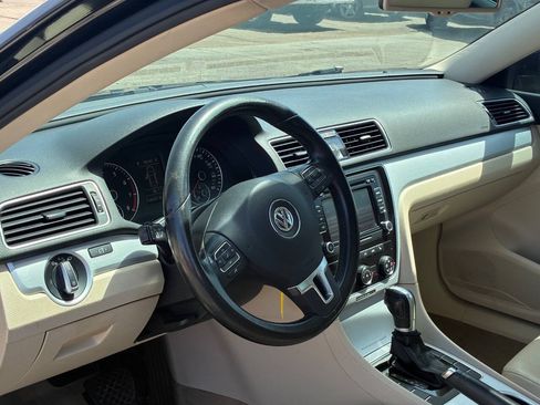 Used 2013 Volkswagen Passat 2.5 SE FWD image 17