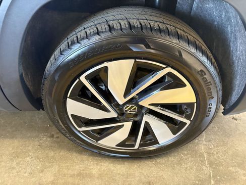 Used 2025 Volkswagen Atlas SE AWD/4WD image 11