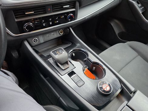 Used 2023 Nissan Rogue S image 18