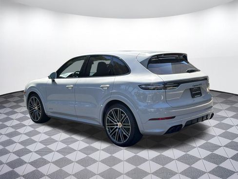 Used 2021 Porsche Cayenne GTS AWD/4WD image 3