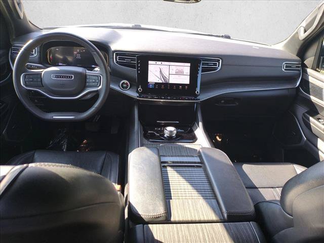 Used 2023 Jeep Wagoneer L Series II AWD/4WD image 18