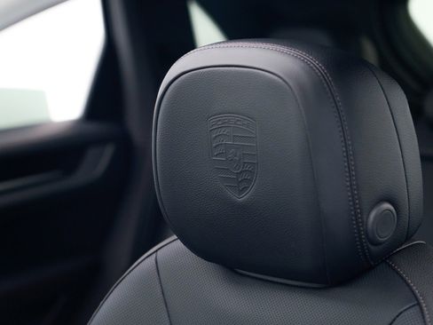 Certified 2026 Porsche Cayenne AWD/4WD image 18