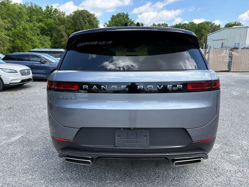 Used 2025 Land Rover Range Rover Sport SE image 4