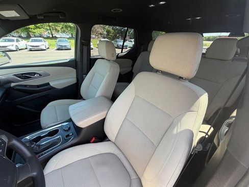 Used 2022 Chevrolet Traverse LS AWD/4WD image 7