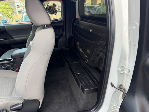 Used 2022 Toyota Tacoma SR RWD image 18