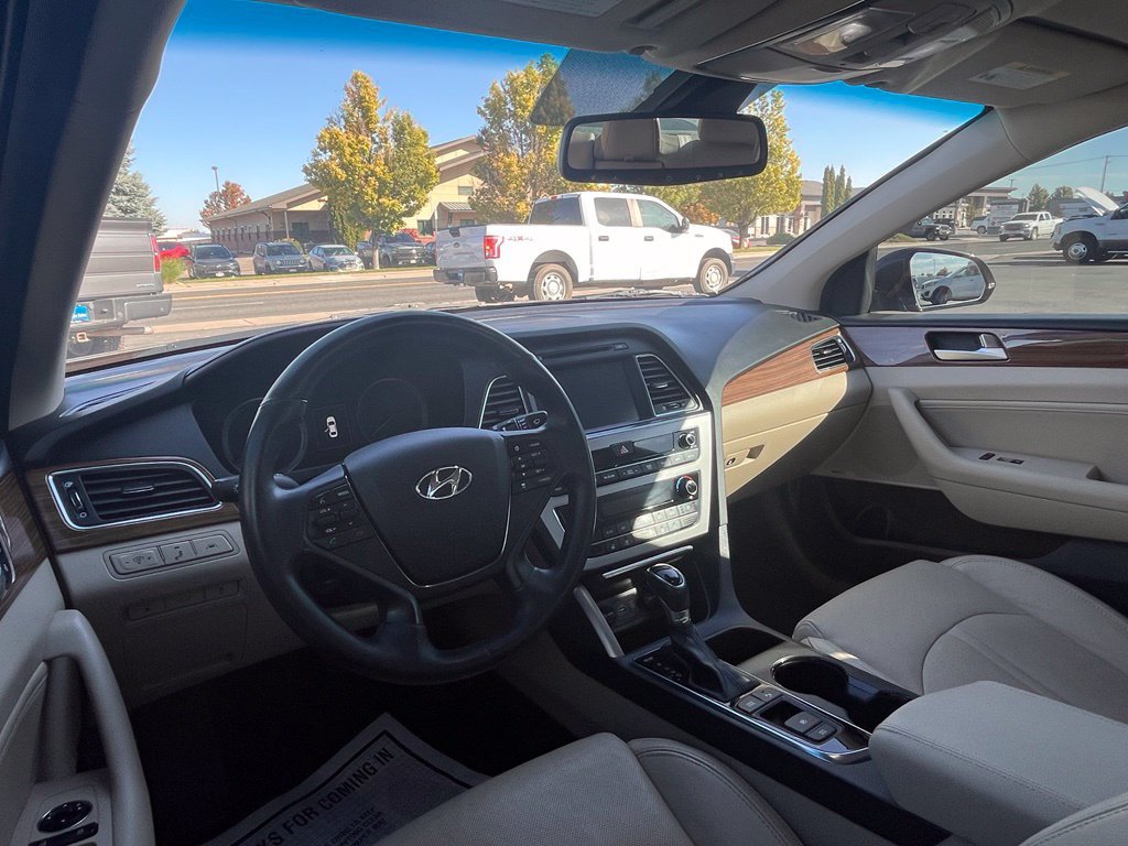 Used 2015 Hyundai Sonata Limited w/ Option Group 06 FWD image 10
