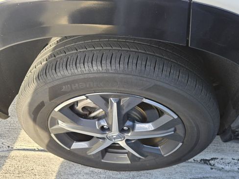 Used 2023 Honda HR-V EX-L image 9