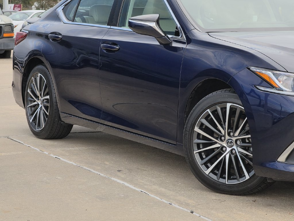 Used 2024 Lexus ES 350 w/ Premium Package FWD image 11