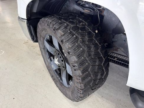 Used 2018 Toyota Tundra SR5 w/ SR5 Upgrade Package AWD/4WD image 2