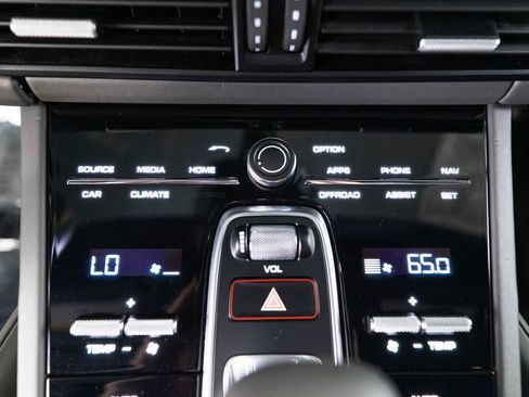 Certified 2022 Porsche Cayenne Turbo AWD/4WD image 27