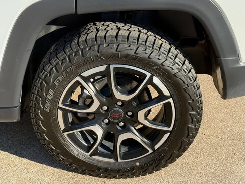 Used 2025 Jeep Compass Trailhawk AWD/4WD image 29