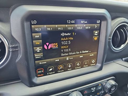 Used 2022 Jeep Wrangler Unlimited Sahara w/ Cold Weather Group AWD/4WD image 24
