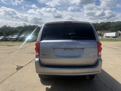 Used 2015 Dodge Grand Caravan SE w/ Quick Order Package 29E SE FWD image 9