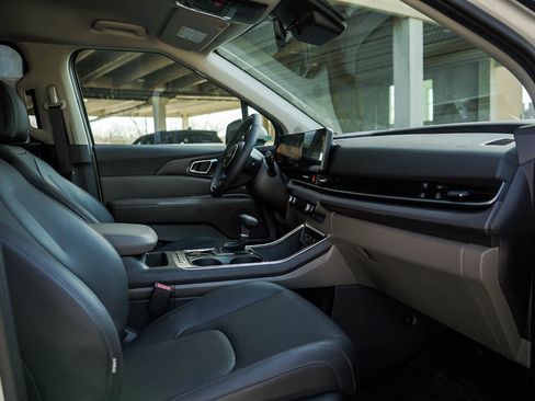 New 2026 Kia Carnival EX FWD image 11