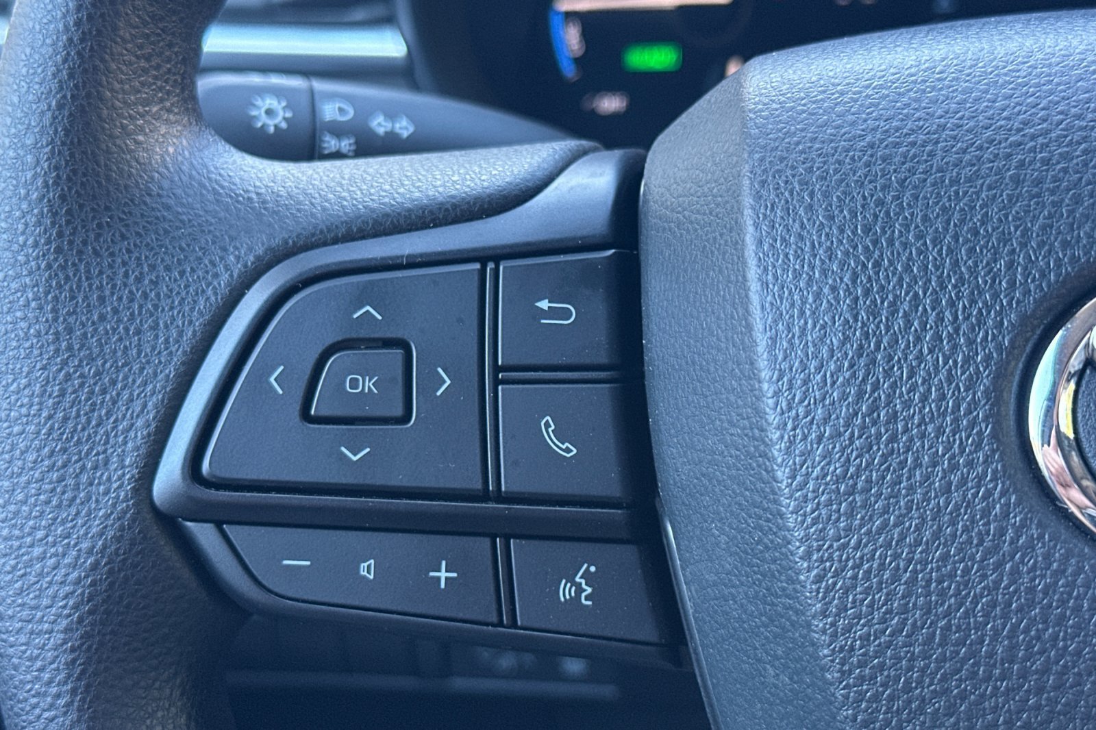 Certified 2026 Toyota Sienna LE FWD image 38