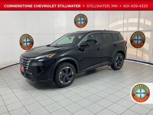 Used 2025 Nissan Rogue SV image 1