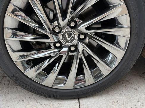 Used 2024 Lexus ES 300h Ultra Luxury w/ Accessory Package (Z2) FWD image 4