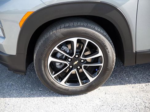 Used 2024 Chevrolet TrailBlazer LT w/ Convenience Package FWD image 9