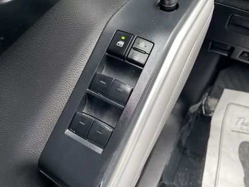 Used 2023 Toyota Highlander L image 24