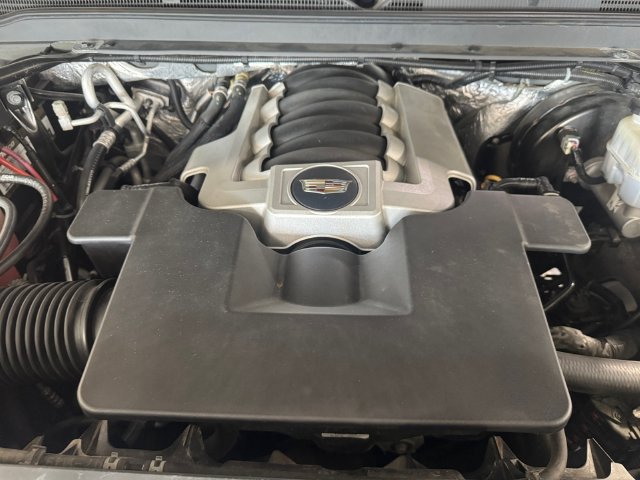 Used 2018 Cadillac Escalade Luxury AWD/4WD image 7